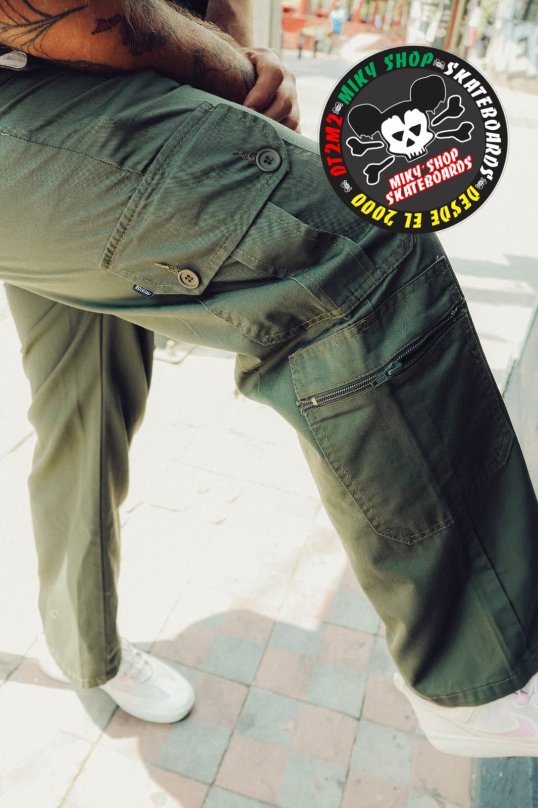 PANTALON ANTIFASHION TIPO CARGO NEGRO