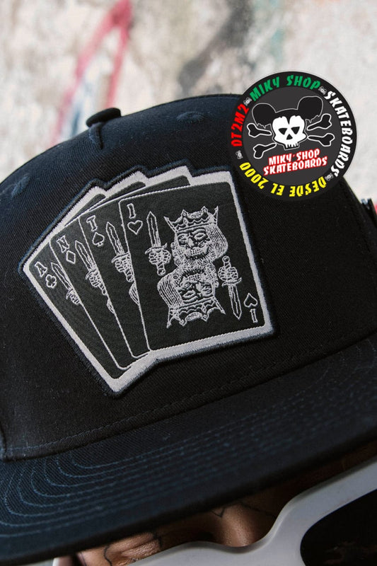 GORRA ANTIFASHION CARTAS