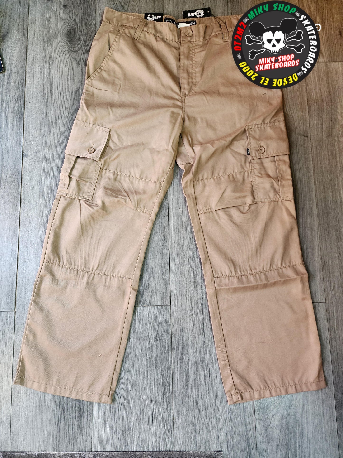 PANTALON ANTIFASHION TIPO CARGO NEGRO