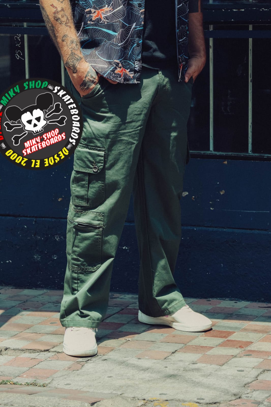 PANTALON ANTIFASHION TIPO CARGO NEGRO