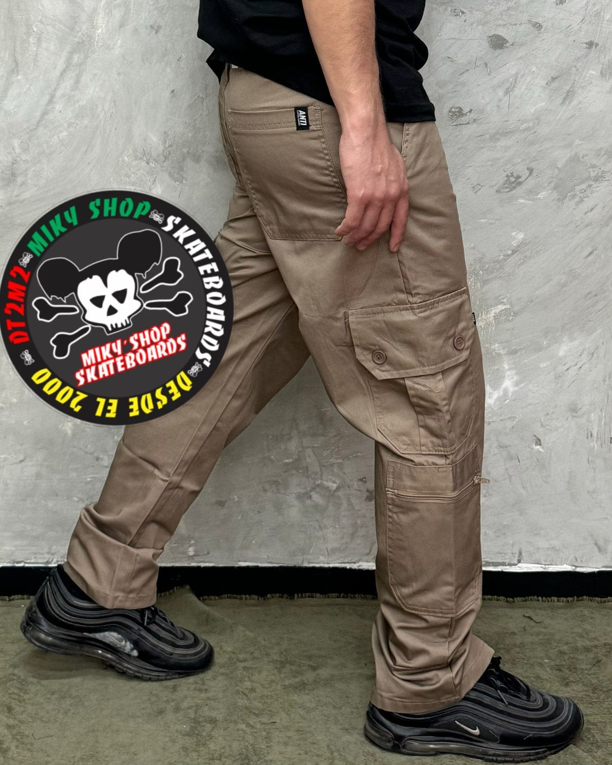 PANTALON ANTIFASHION TIPO CARGO NEGRO