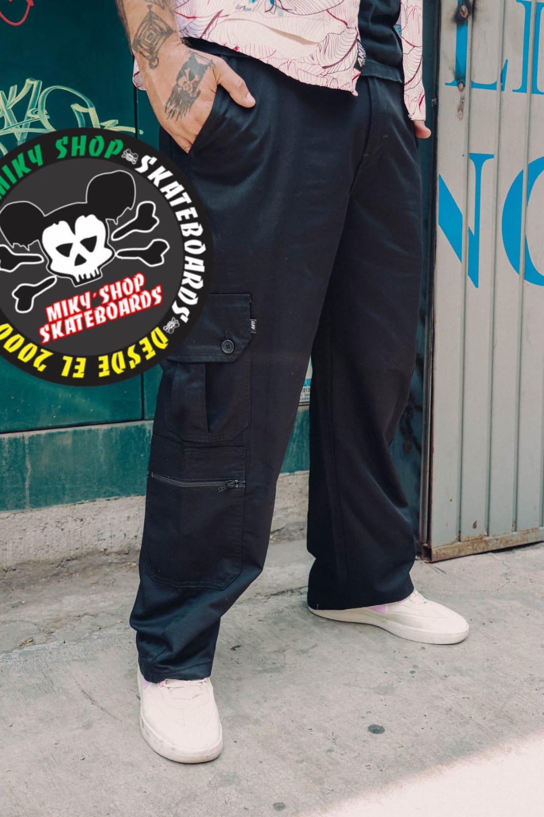 PANTALON ANTIFASHION TIPO CARGO NEGRO